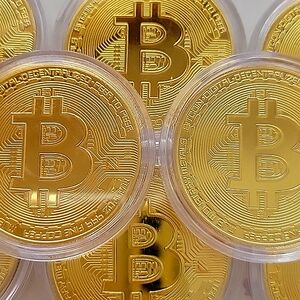 🌟 11x 24k Gold Plated Bitcoin Rounds in Case Physical Bitcoin